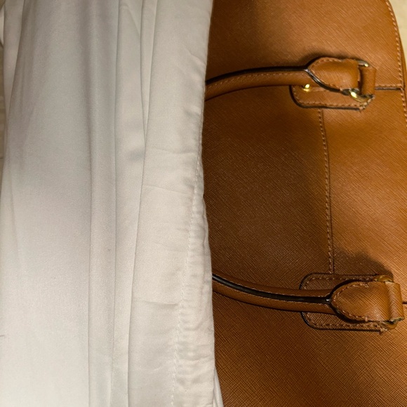 Medium Saffiano Leather 2-in-1 Tote Bag - Picture 8 of 10